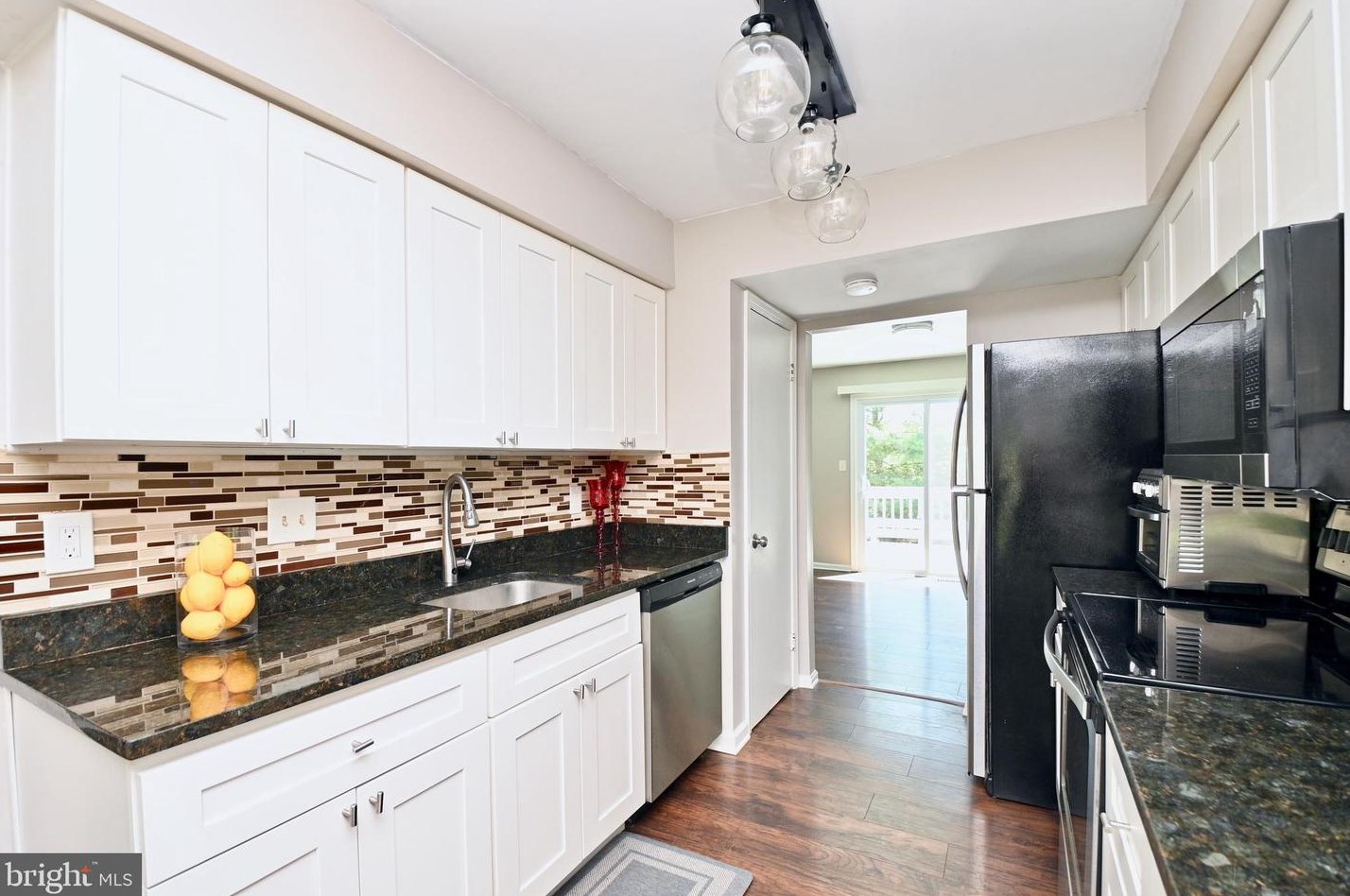 16 Capricorn Ct, Rockville MD 20855-2567 exterior