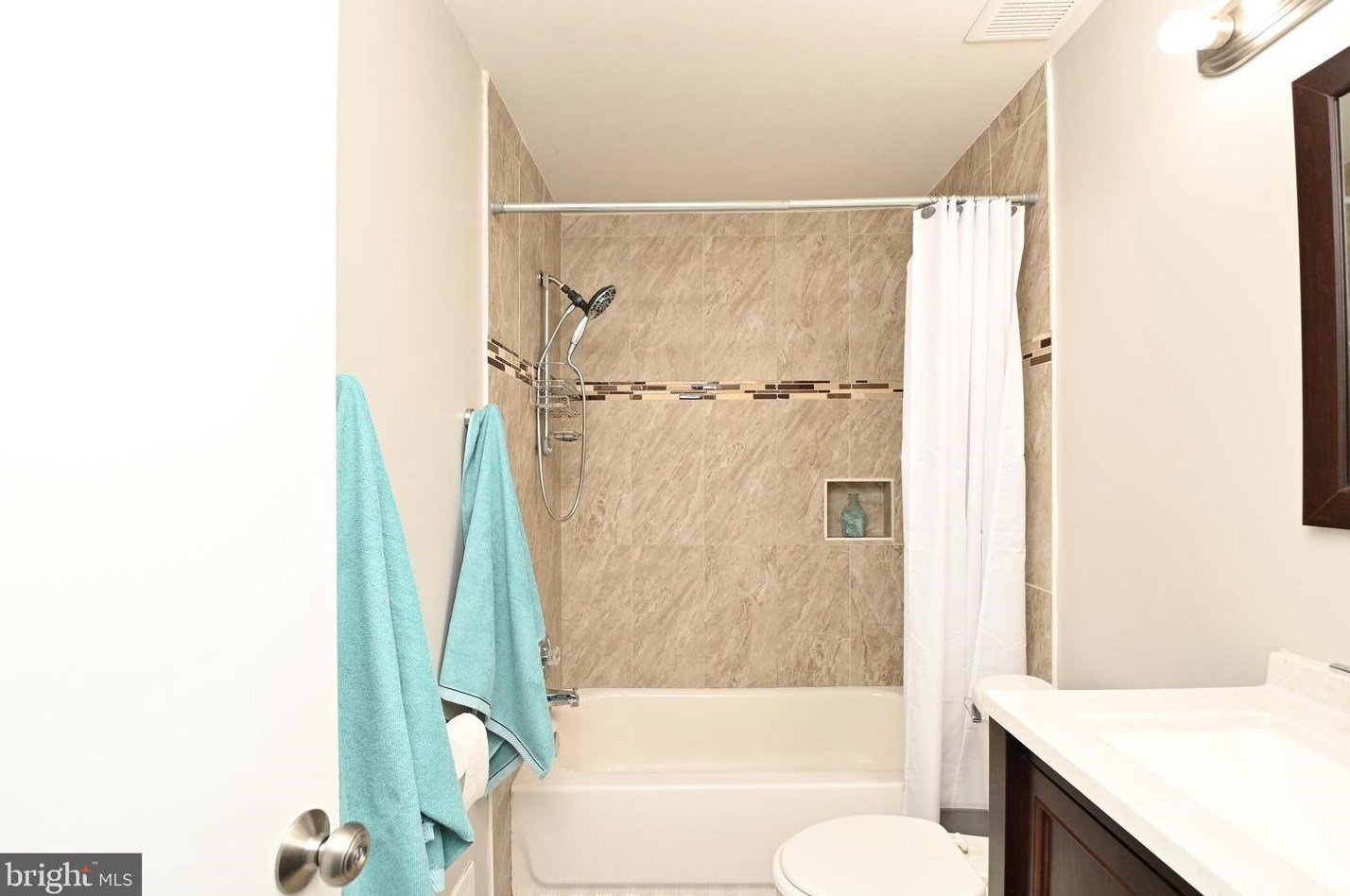 16 Capricorn Ct, Rockville MD 20855-2567 exterior