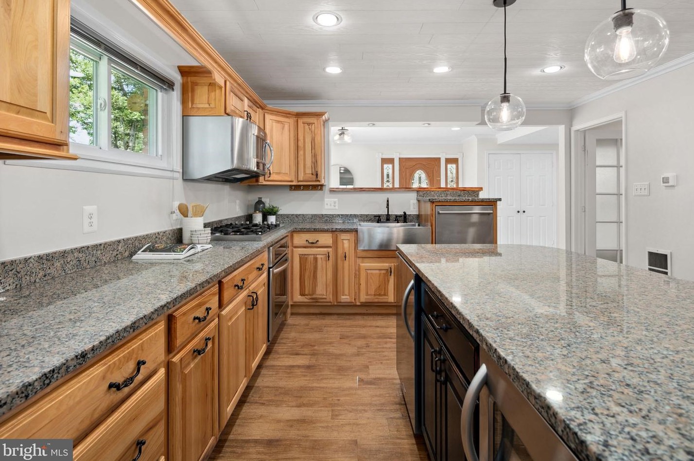 2304 Mcauliffe Dr, Rockville MD 20851-1550 exterior