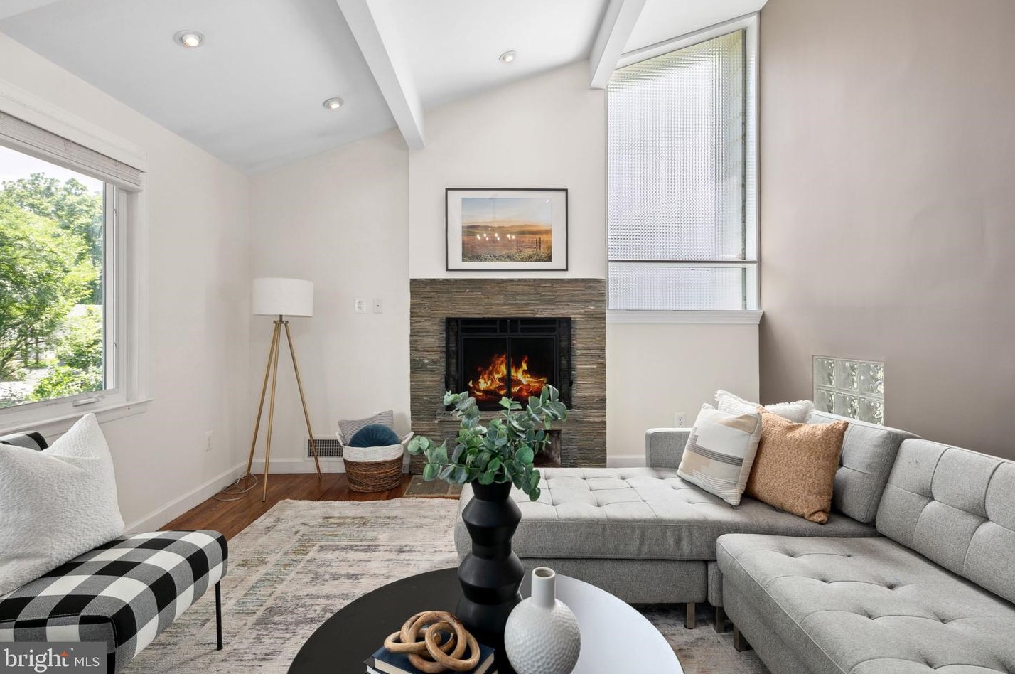 2304 Mcauliffe Dr, Rockville MD 20851-1550 exterior