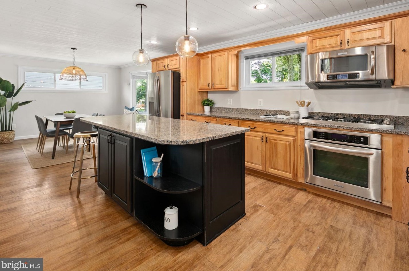 2304 Mcauliffe Dr, Rockville MD 20851-1550 exterior