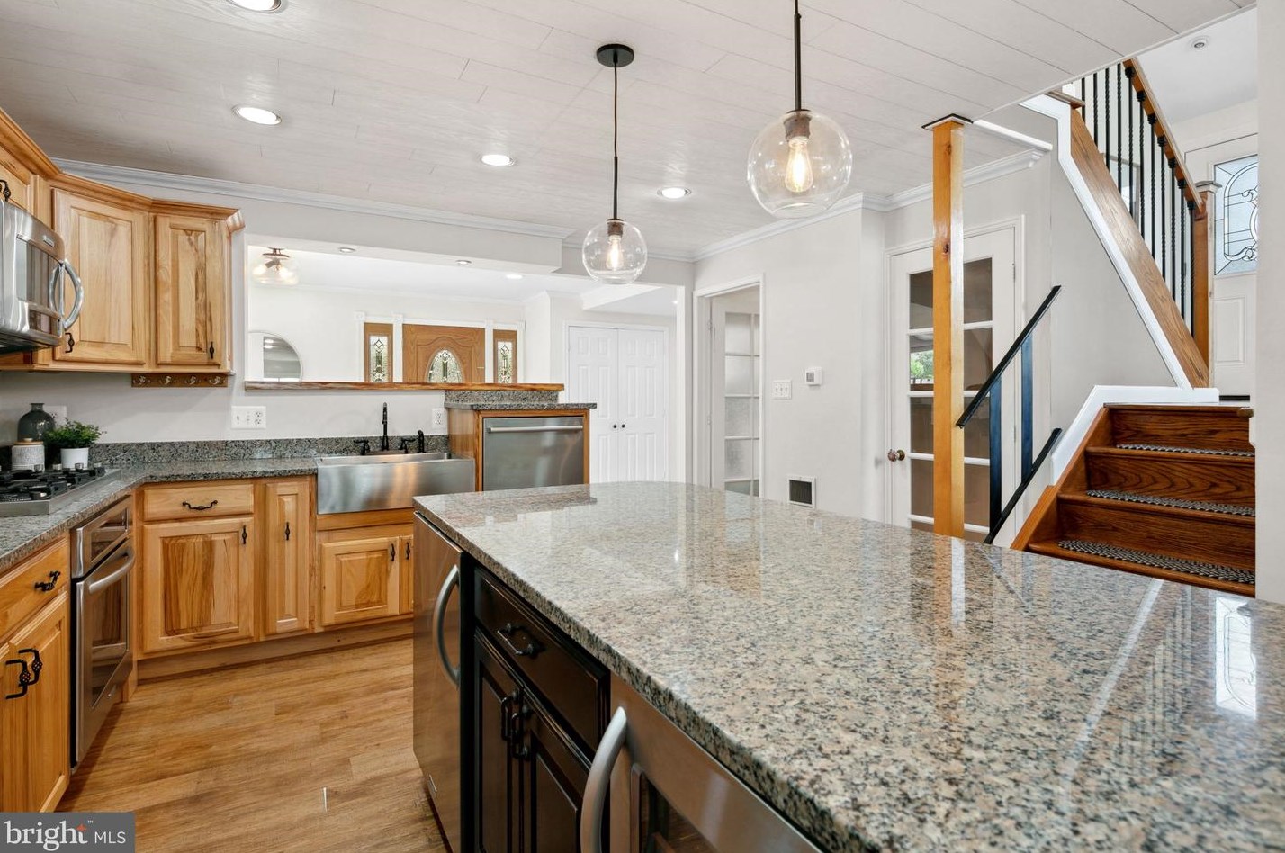 2304 Mcauliffe Dr, Rockville MD 20851-1550 exterior