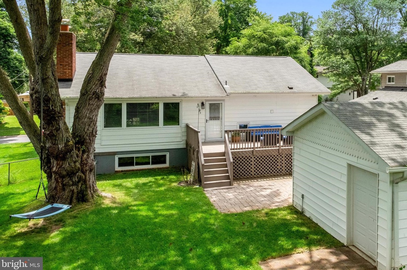 2304 Mcauliffe Dr, Rockville MD 20851-1550 exterior