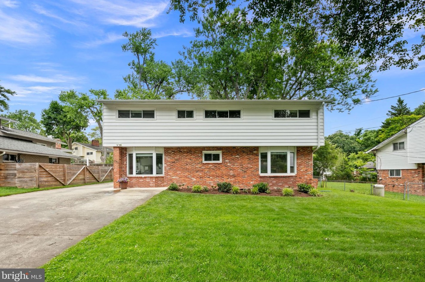 2304 Mcauliffe Dr, Rockville MD 20851-1550 exterior