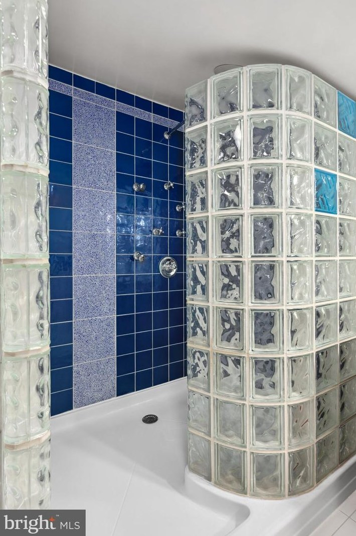 2304 Mcauliffe Dr, Rockville MD 20851-1550 exterior