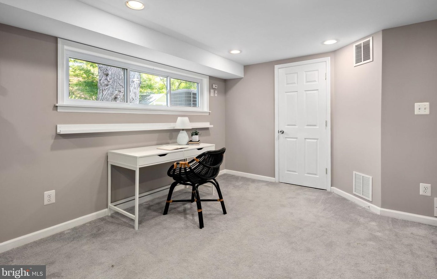 2304 Mcauliffe Dr, Rockville MD 20851-1550 exterior