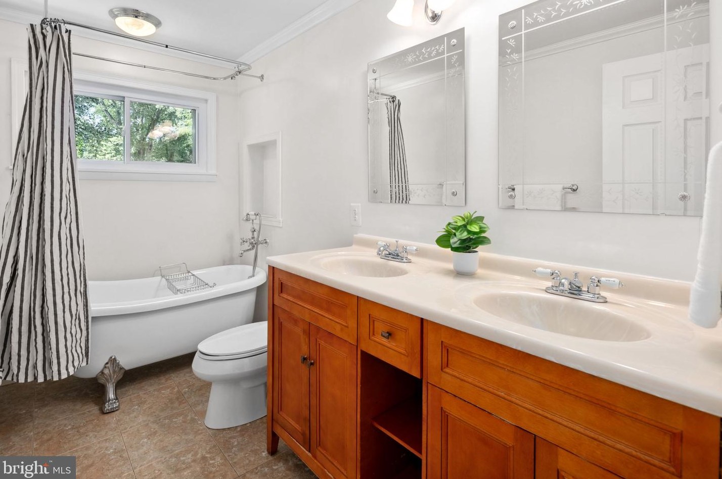 2304 Mcauliffe Dr, Rockville MD 20851-1550 exterior