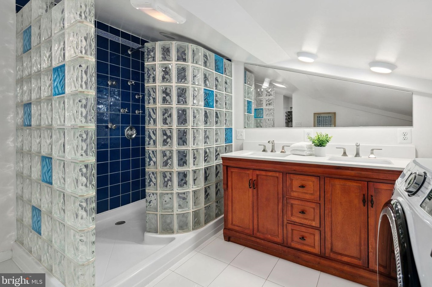 2304 Mcauliffe Dr, Rockville MD 20851-1550 exterior