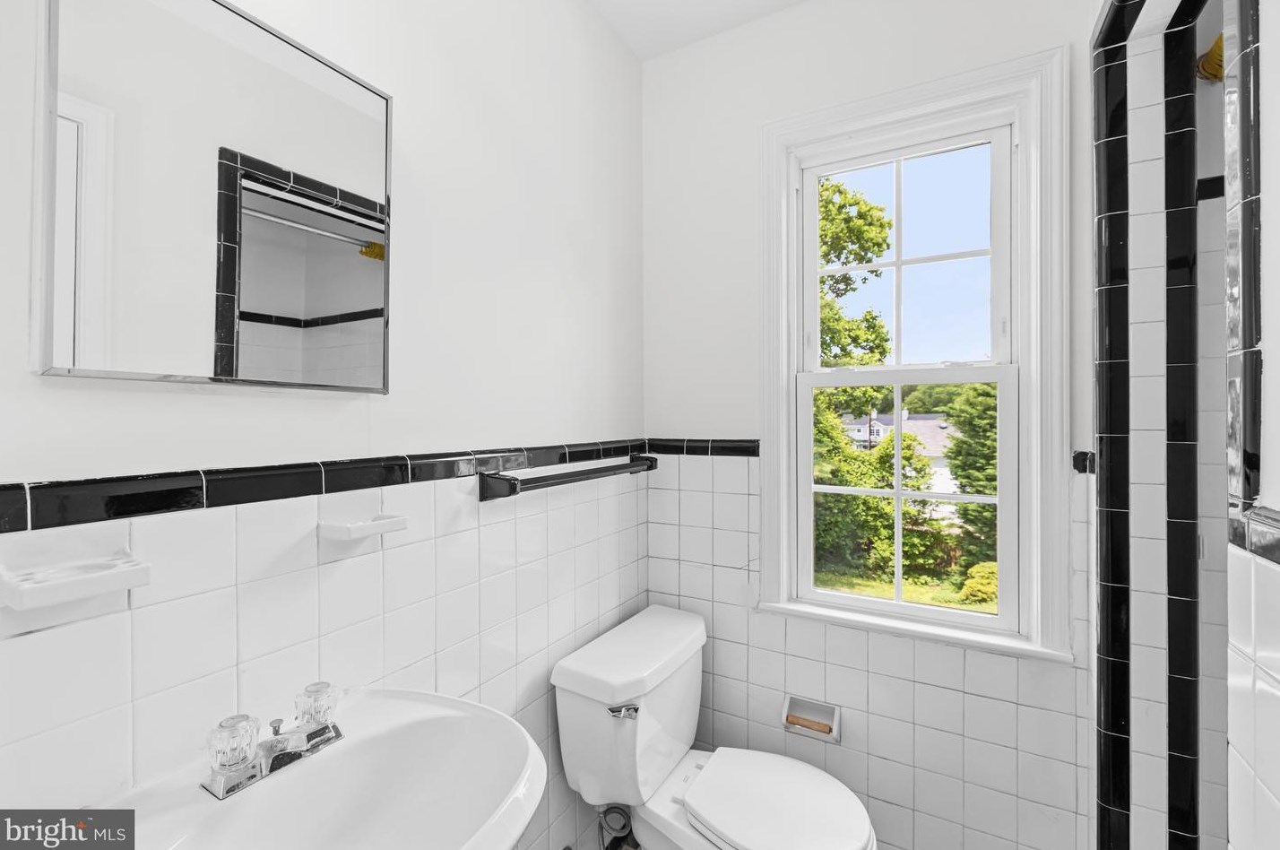 3601 Dunlop St, Bethesda MD 20815-5924 exterior