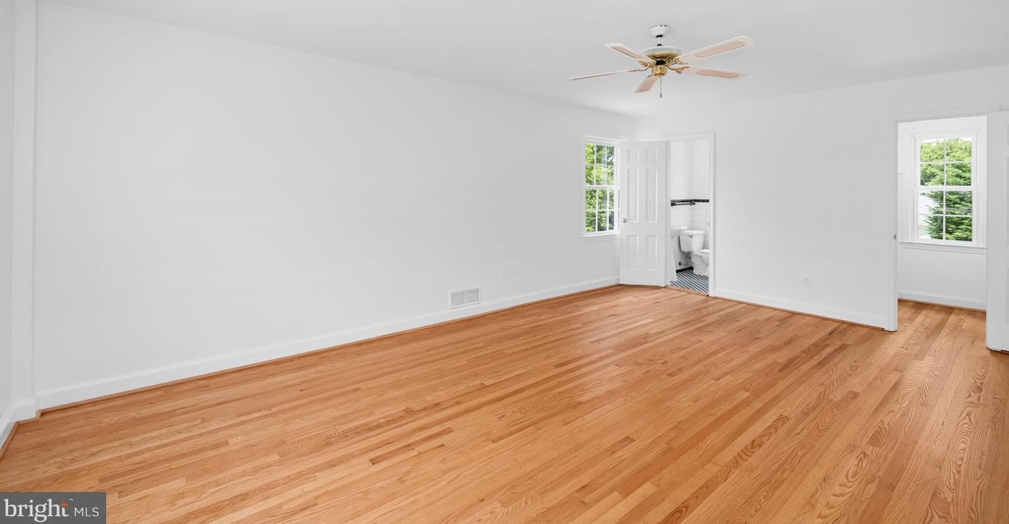 3601 Dunlop St, Bethesda MD 20815-5924 exterior