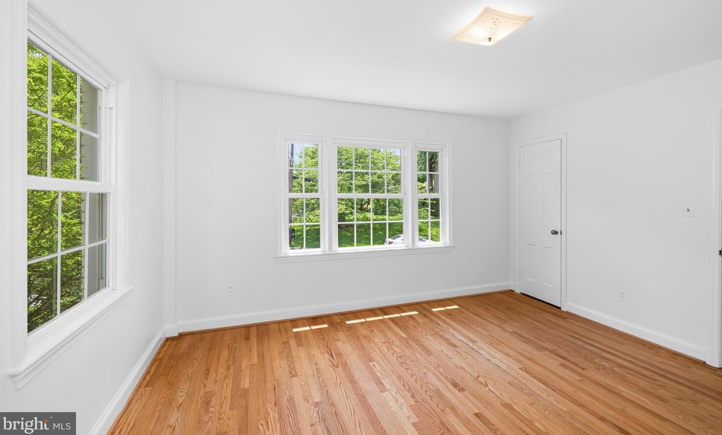 3601 Dunlop St, Bethesda MD 20815-5924 exterior