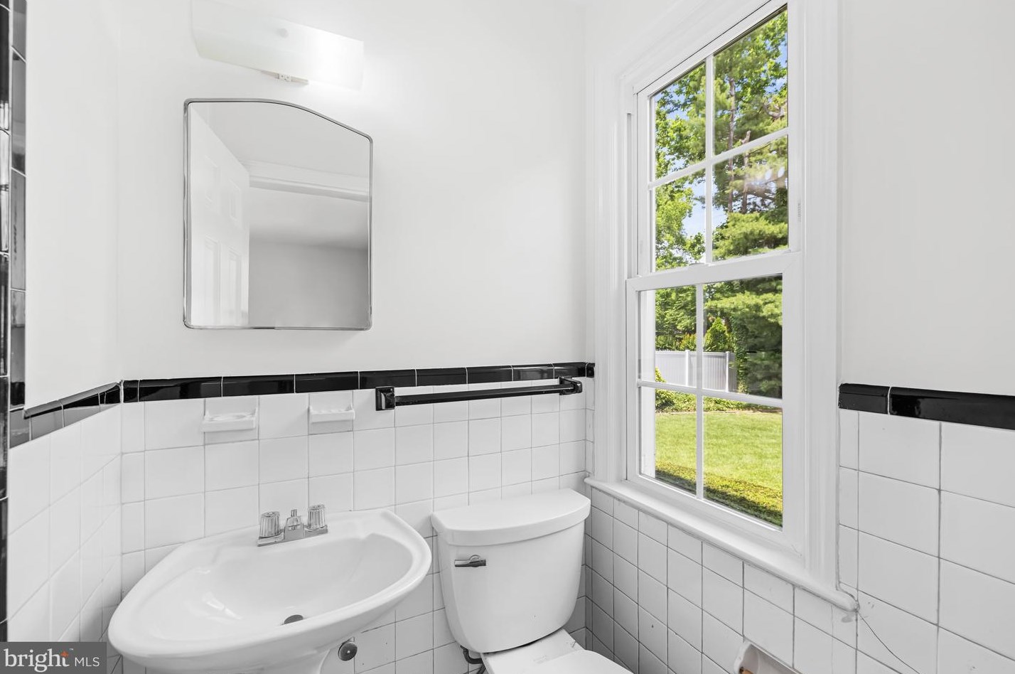 3601 Dunlop St, Bethesda MD 20815-5924 exterior