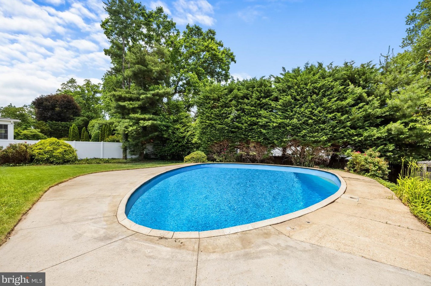 3601 Dunlop St, Bethesda MD 20815-5924 exterior