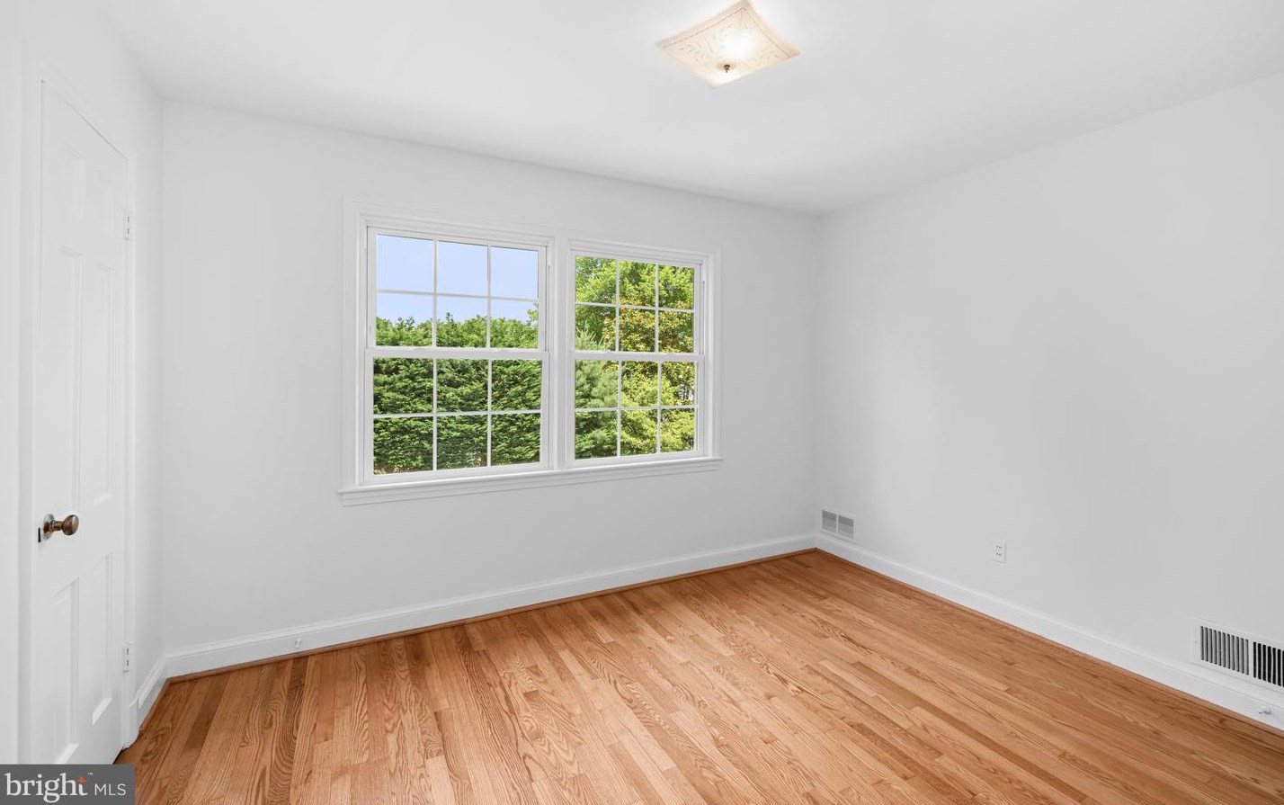 3601 Dunlop St, Bethesda MD 20815-5924 exterior