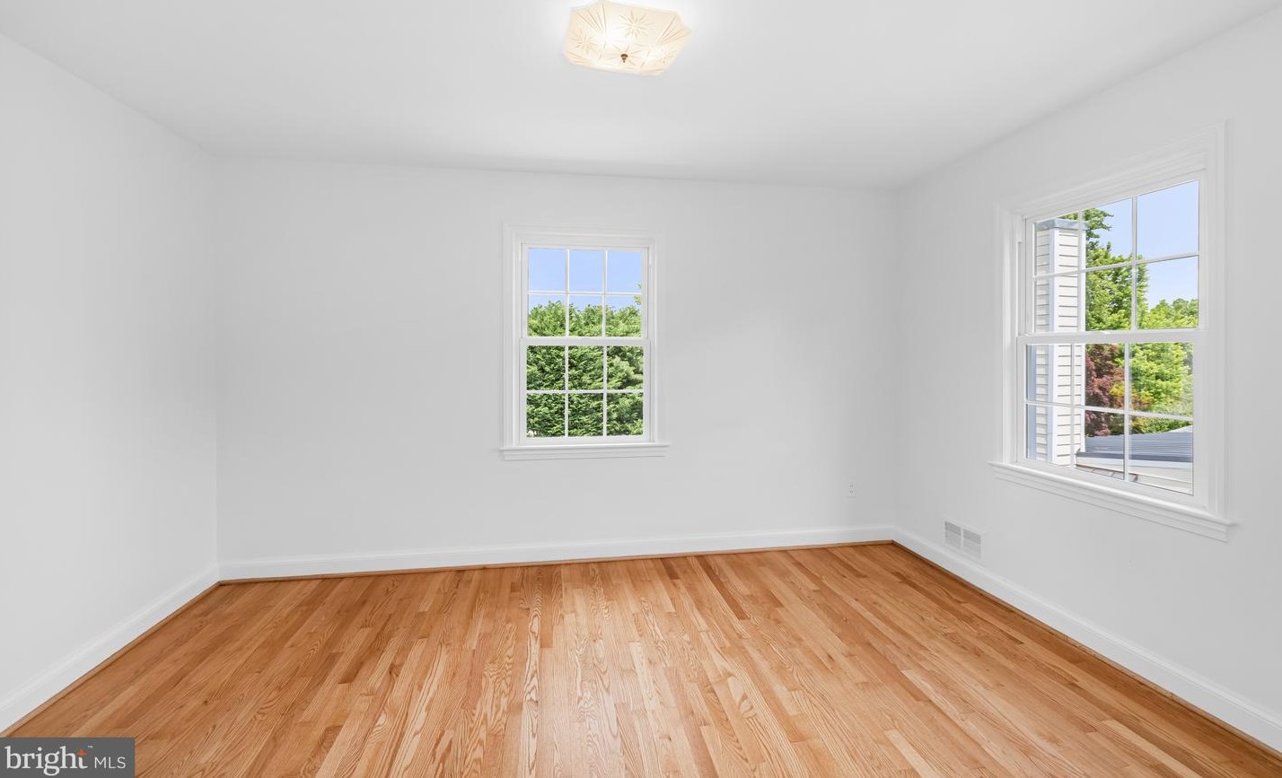 3601 Dunlop St, Bethesda MD 20815-5924 exterior