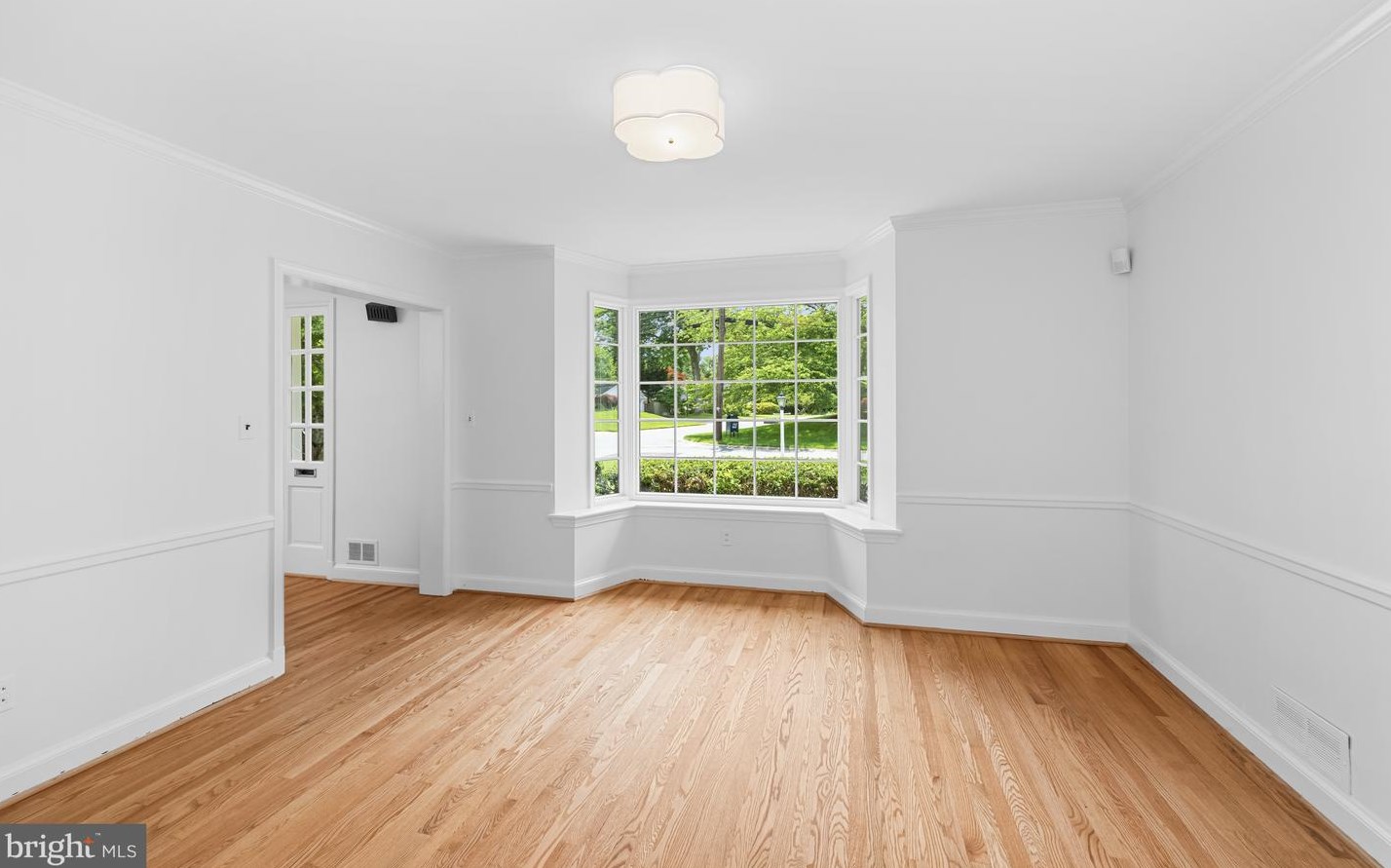 3601 Dunlop St, Bethesda MD 20815-5924 exterior