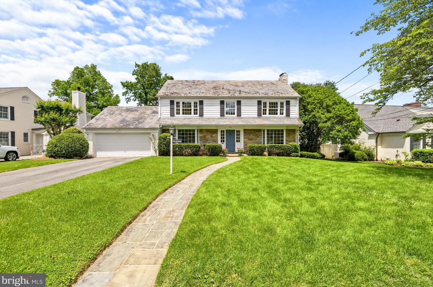 3601 Dunlop St, Bethesda MD 20815-5924 exterior