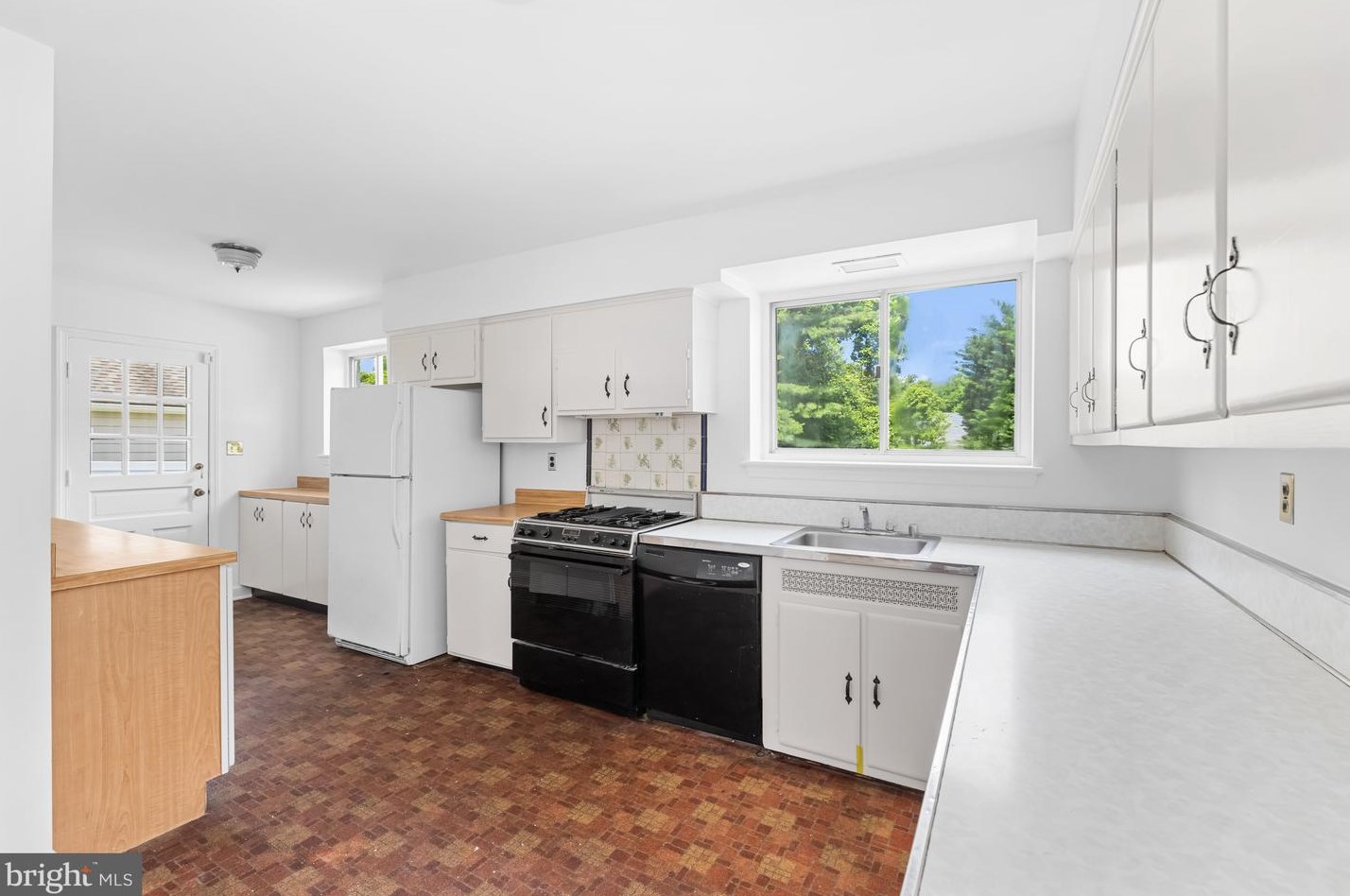 3601 Dunlop St, Bethesda MD 20815-5924 exterior