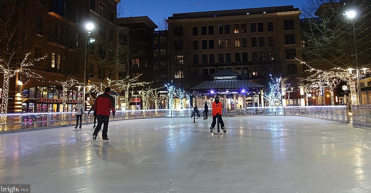 118 Monroe St, Rockville MD 20850-2502 exterior