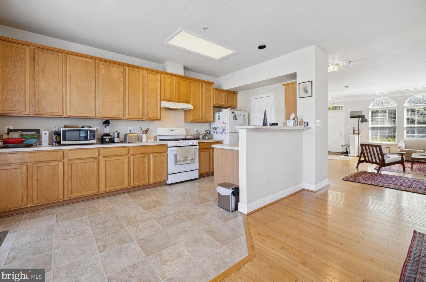 910 Havencrest St, Rockville MD 20850-6086 exterior