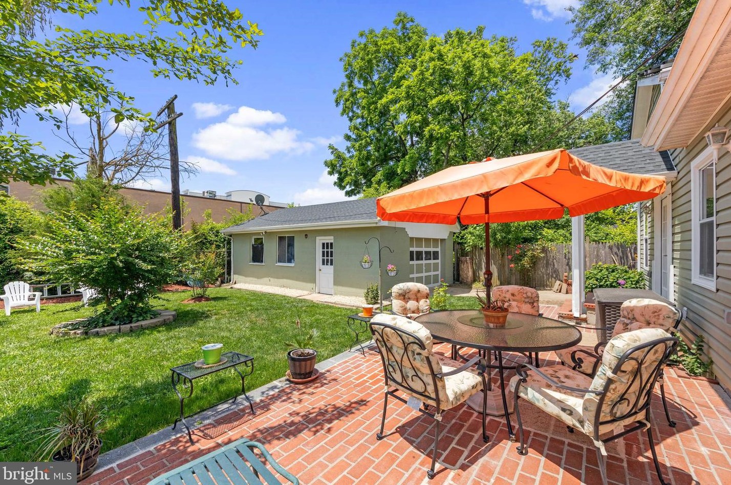 1127 Lewis Ave, Rockville MD 20851-2330 exterior