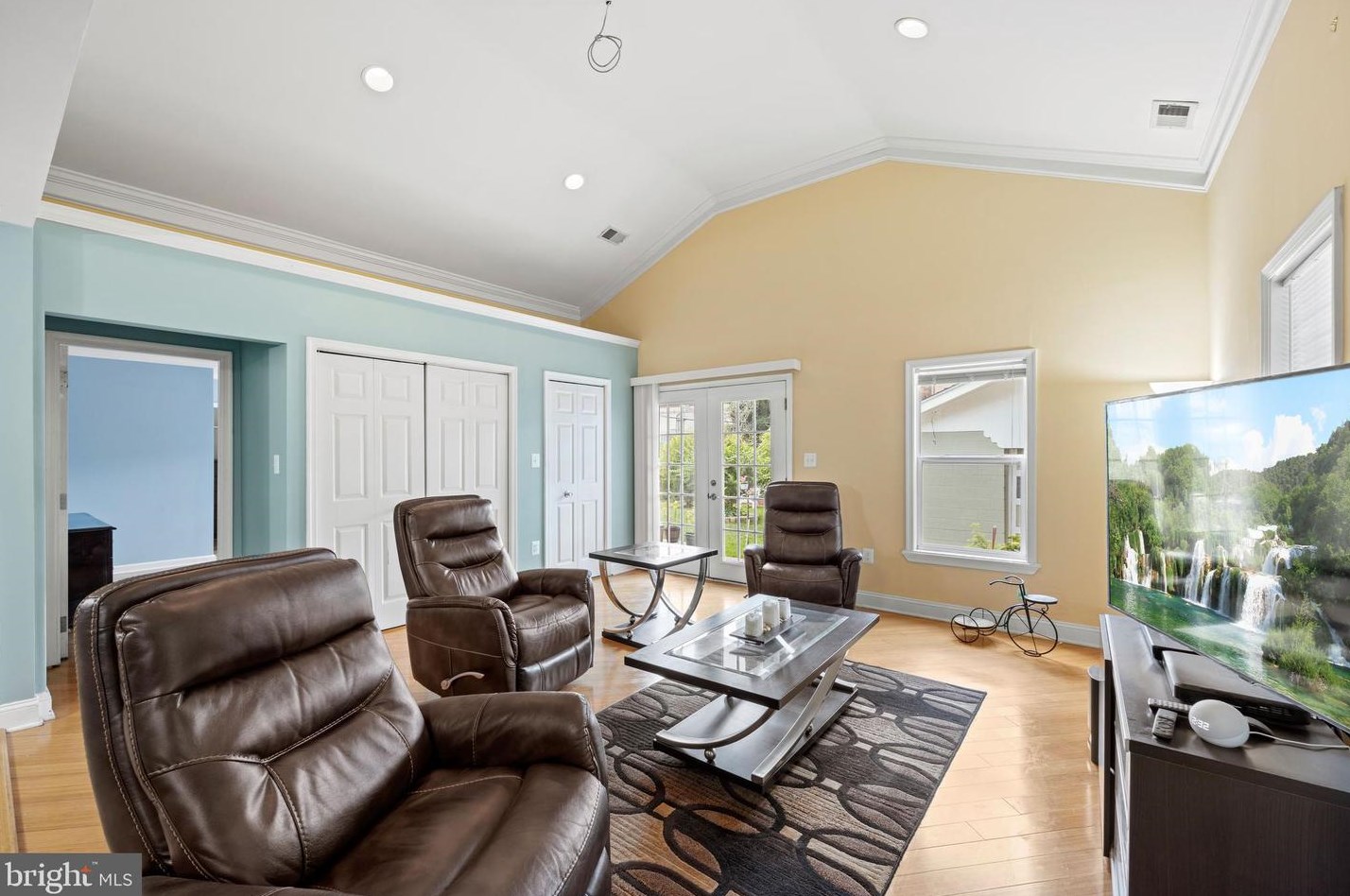 1127 Lewis Ave, Rockville MD 20851-2330 exterior