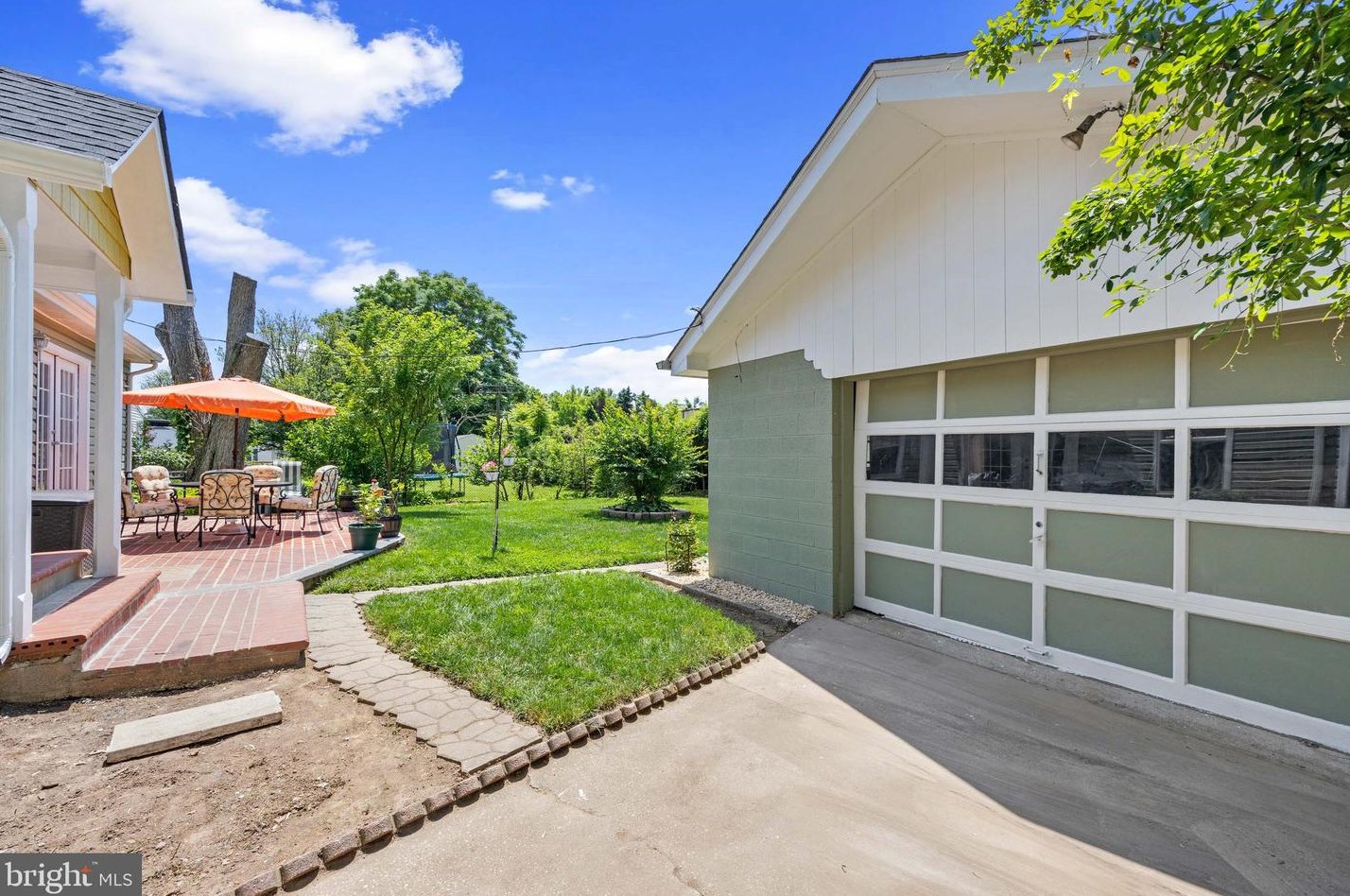 1127 Lewis Ave, Rockville MD 20851-2330 exterior