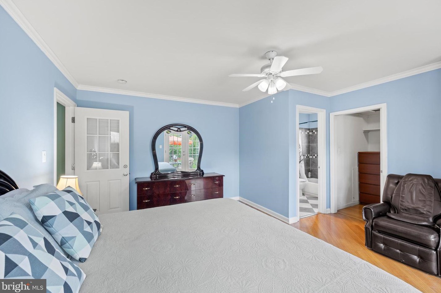 1127 Lewis Ave, Rockville MD 20851-2330 exterior