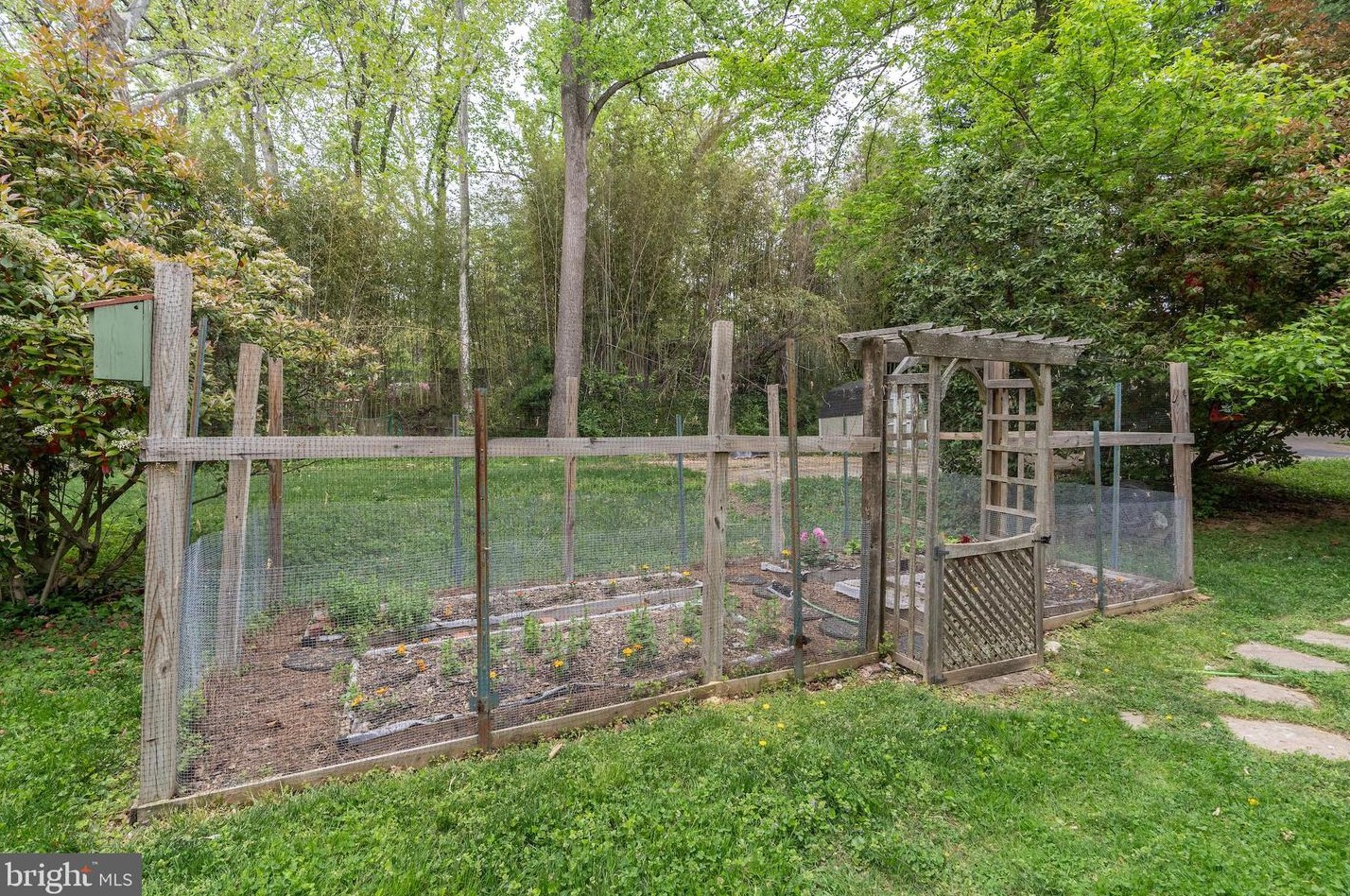 10009 Menlo Ave, Silver Spring MD 20910-1056 exterior