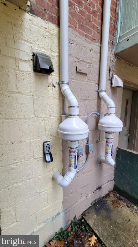 8215 Schrider St, Silver Spring MD 20910-4642 exterior