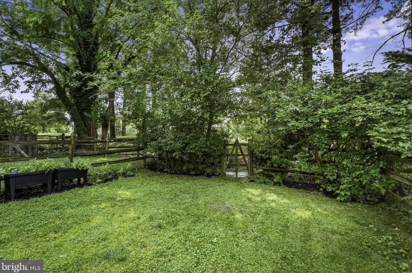 19007 Coltfield Ct, Gaithersburg MD 20886-3952 exterior