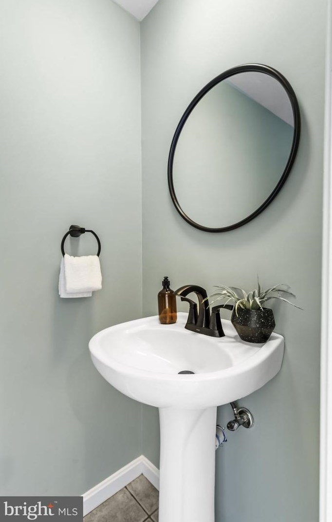 19007 Coltfield Ct, Gaithersburg MD 20886-3952 exterior