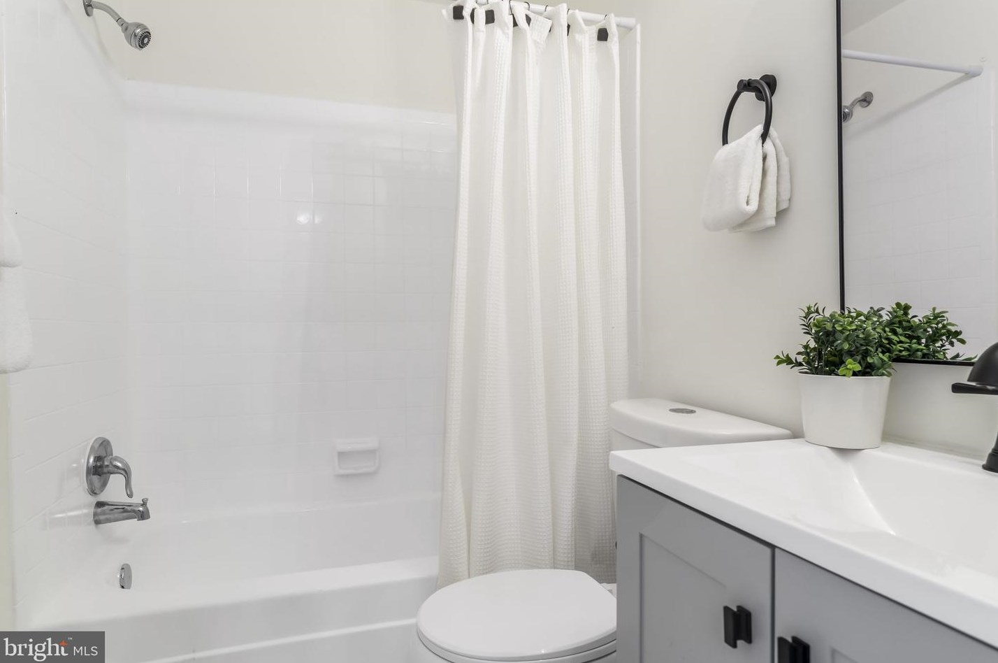 19007 Coltfield Ct, Gaithersburg MD 20886-3952 exterior