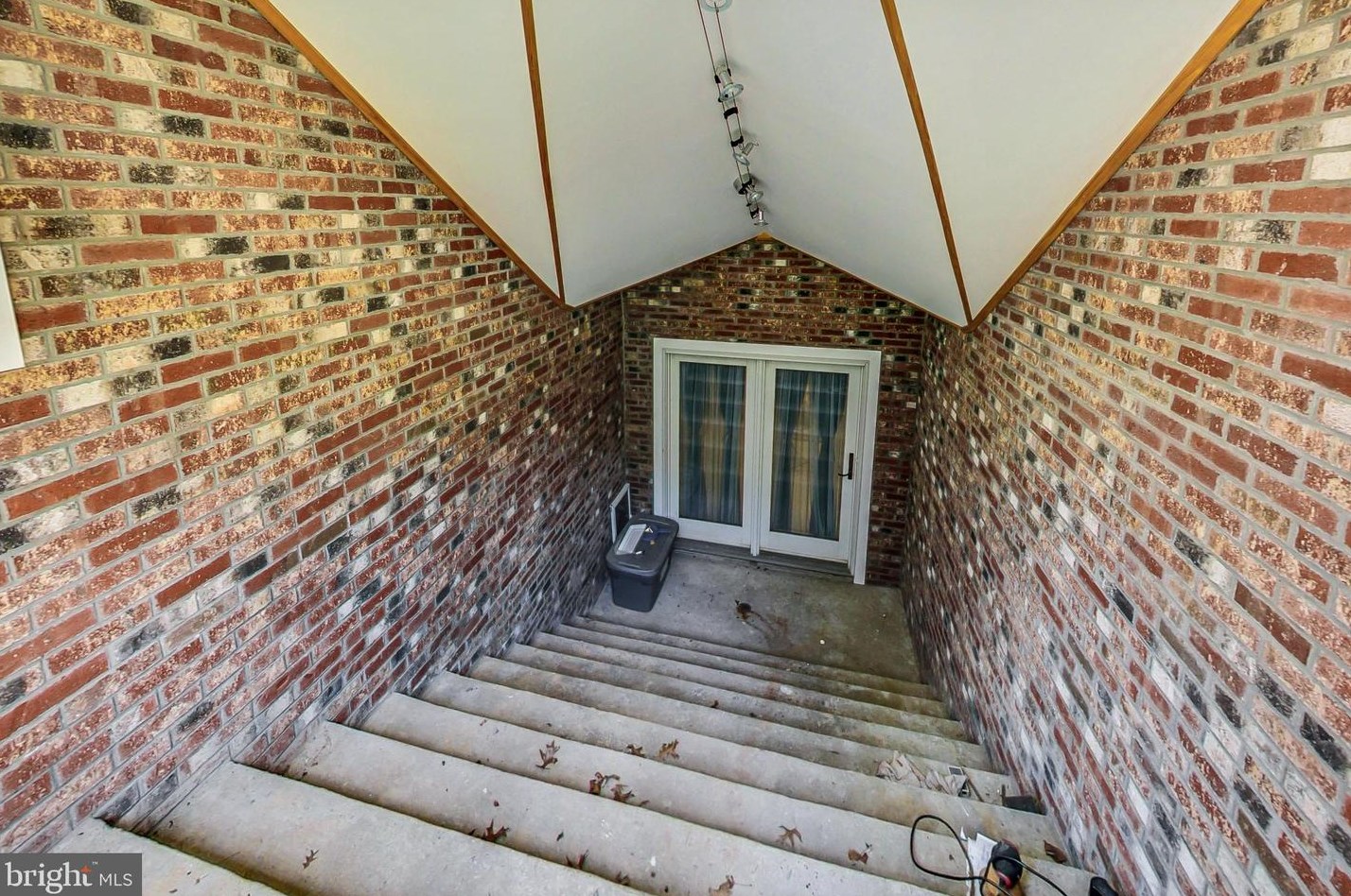 9300 Huntmaster Rd, Gaithersburg MD 20882-1332 exterior