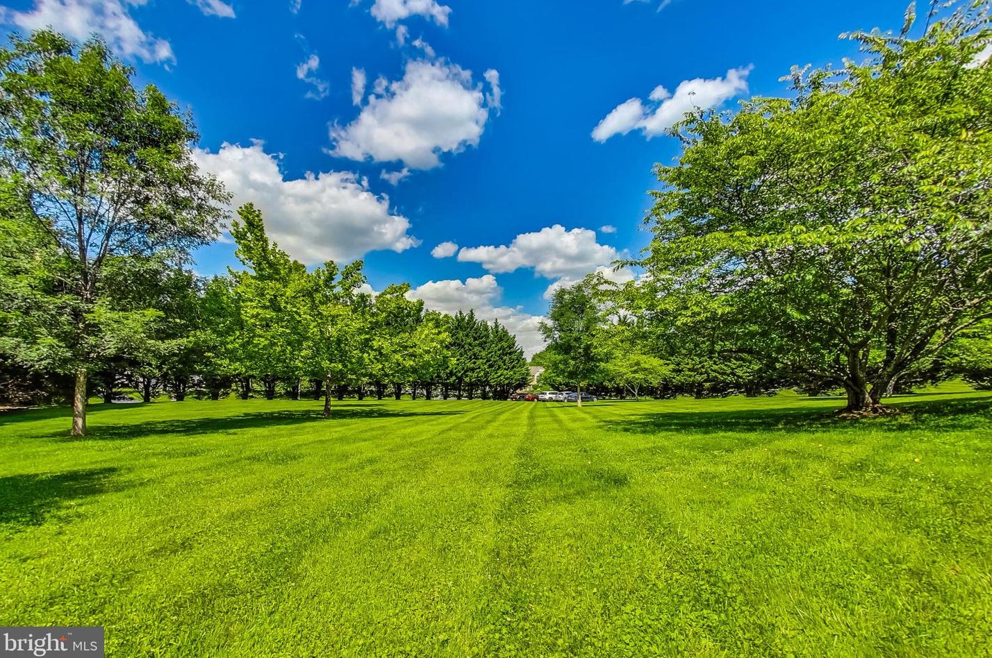 9300 Huntmaster Rd, Gaithersburg MD 20882-1332 exterior