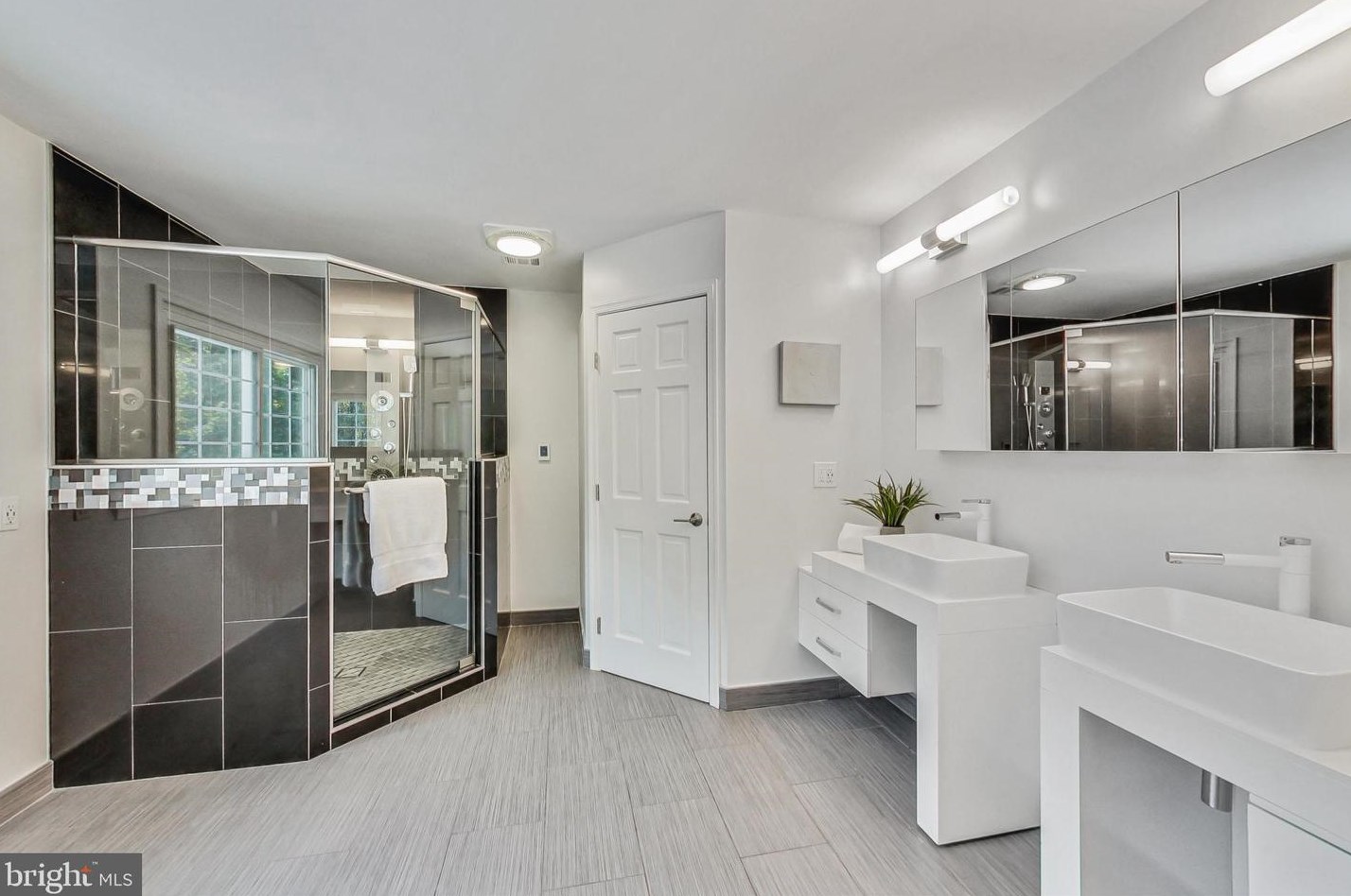 9300 Huntmaster Rd, Gaithersburg MD 20882-1332 exterior