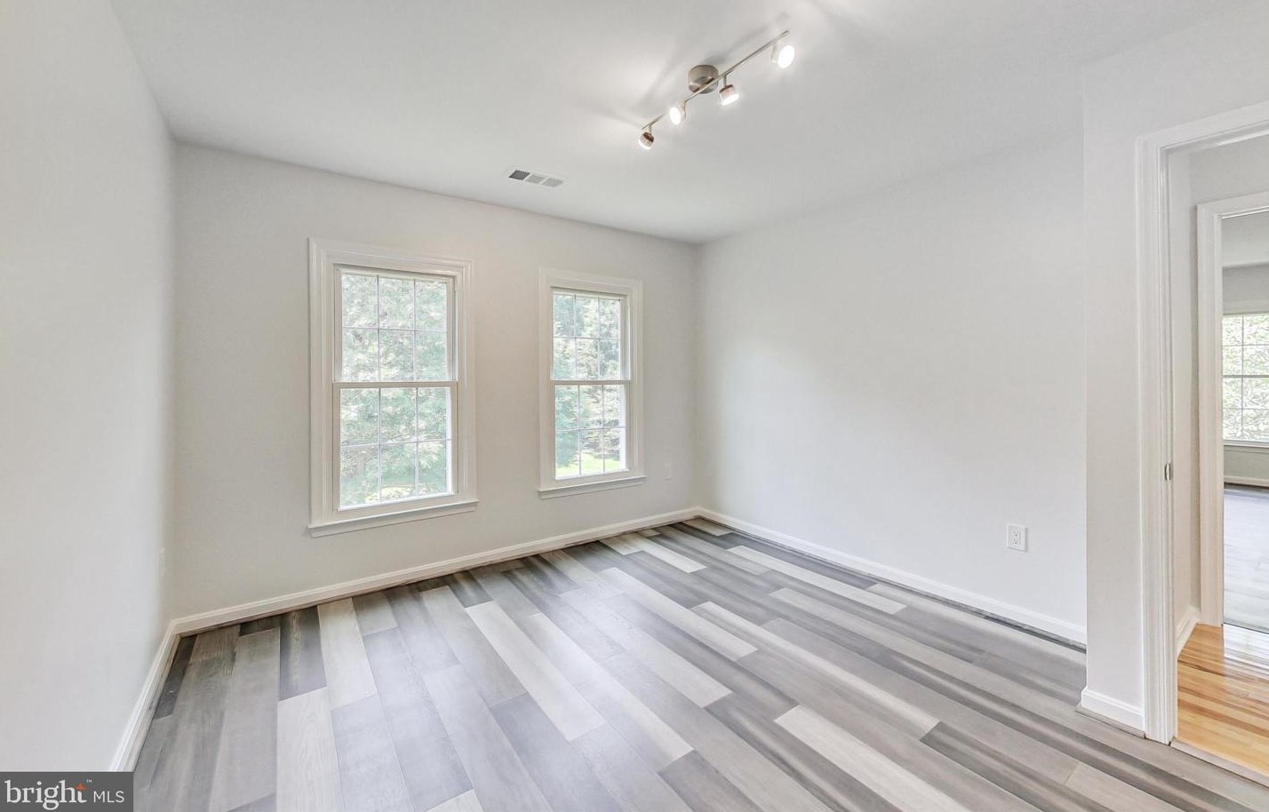 9300 Huntmaster Rd, Gaithersburg MD 20882-1332 exterior