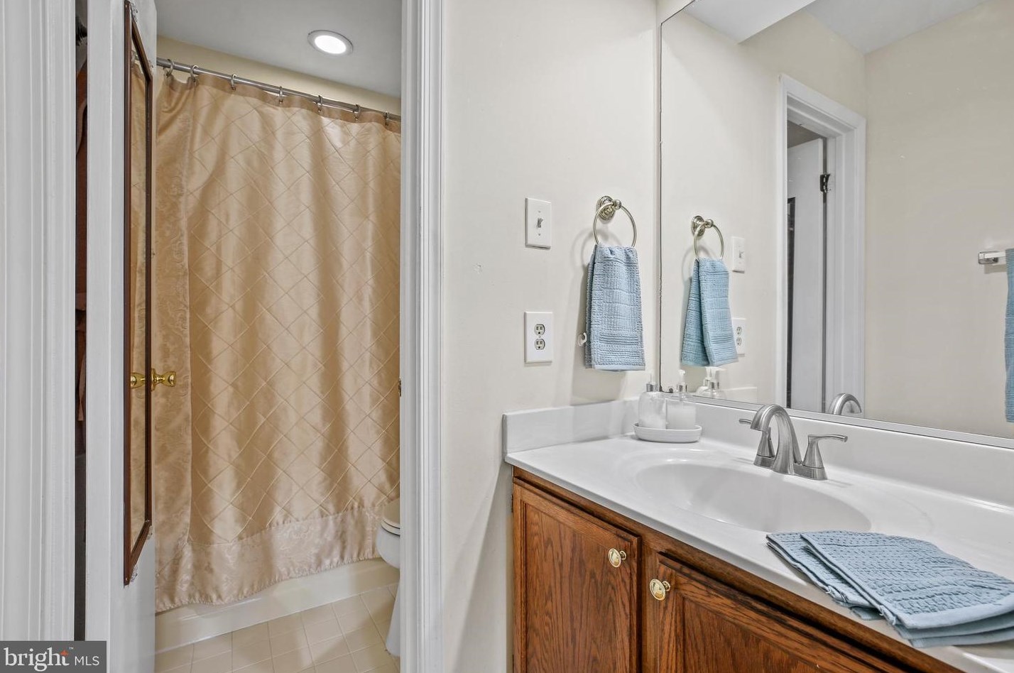 15 Forest Landing Ct, Rockville MD 20850-3925 exterior