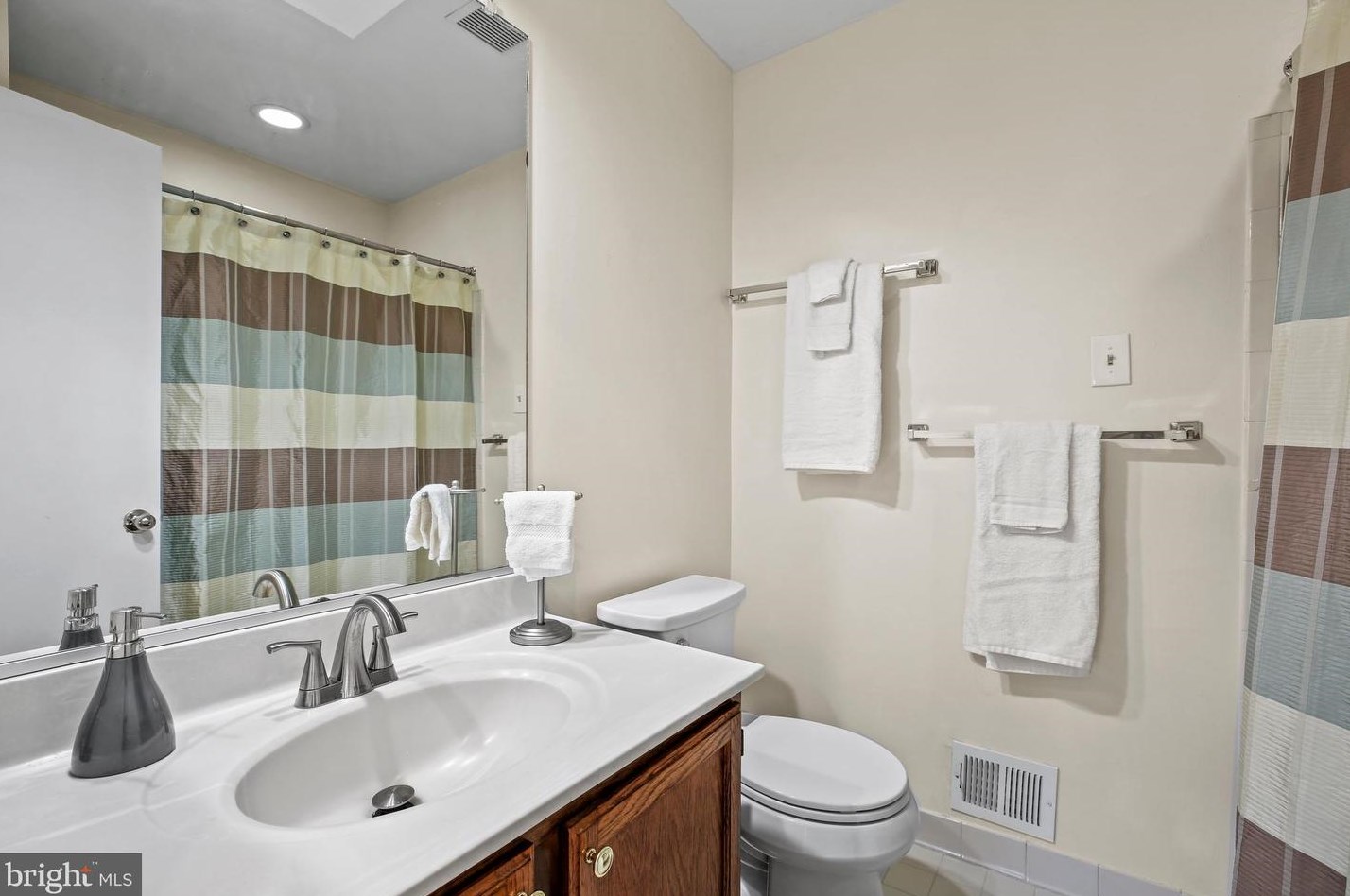 15 Forest Landing Ct, Rockville MD 20850-3925 exterior