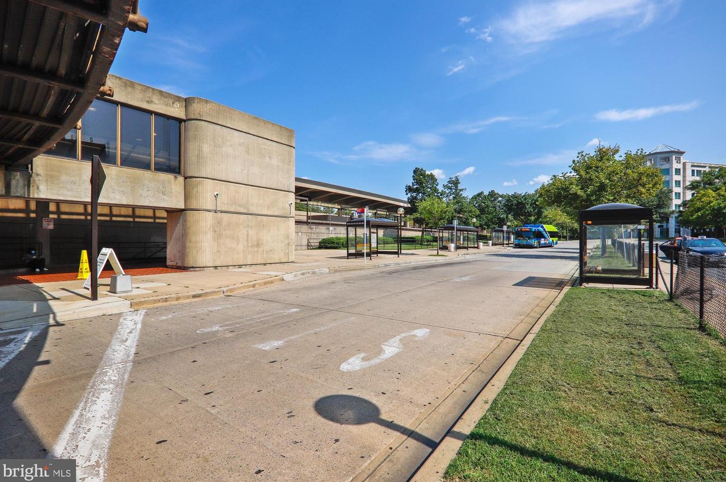 14312 Blackmon Dr, Rockville MD 20853-2144 exterior