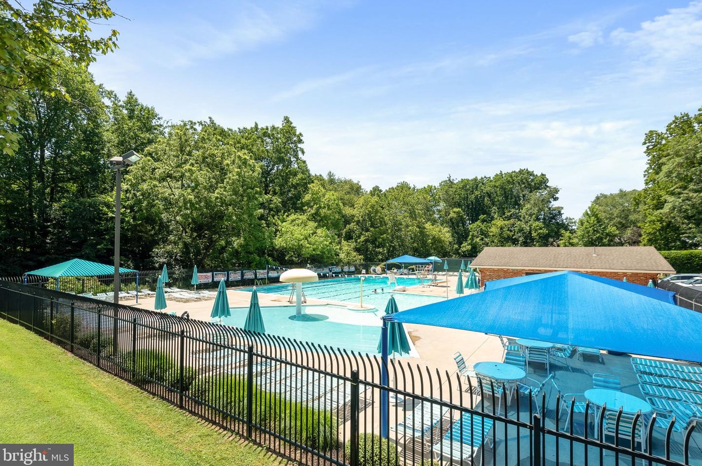 1216 Fallsmead Way, Rockville MD 20854-5549 exterior