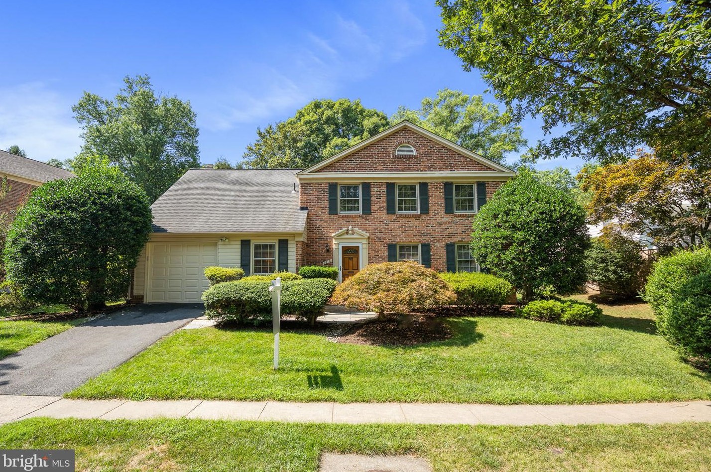 1216 Fallsmead Way, Rockville MD 20854-5549 exterior
