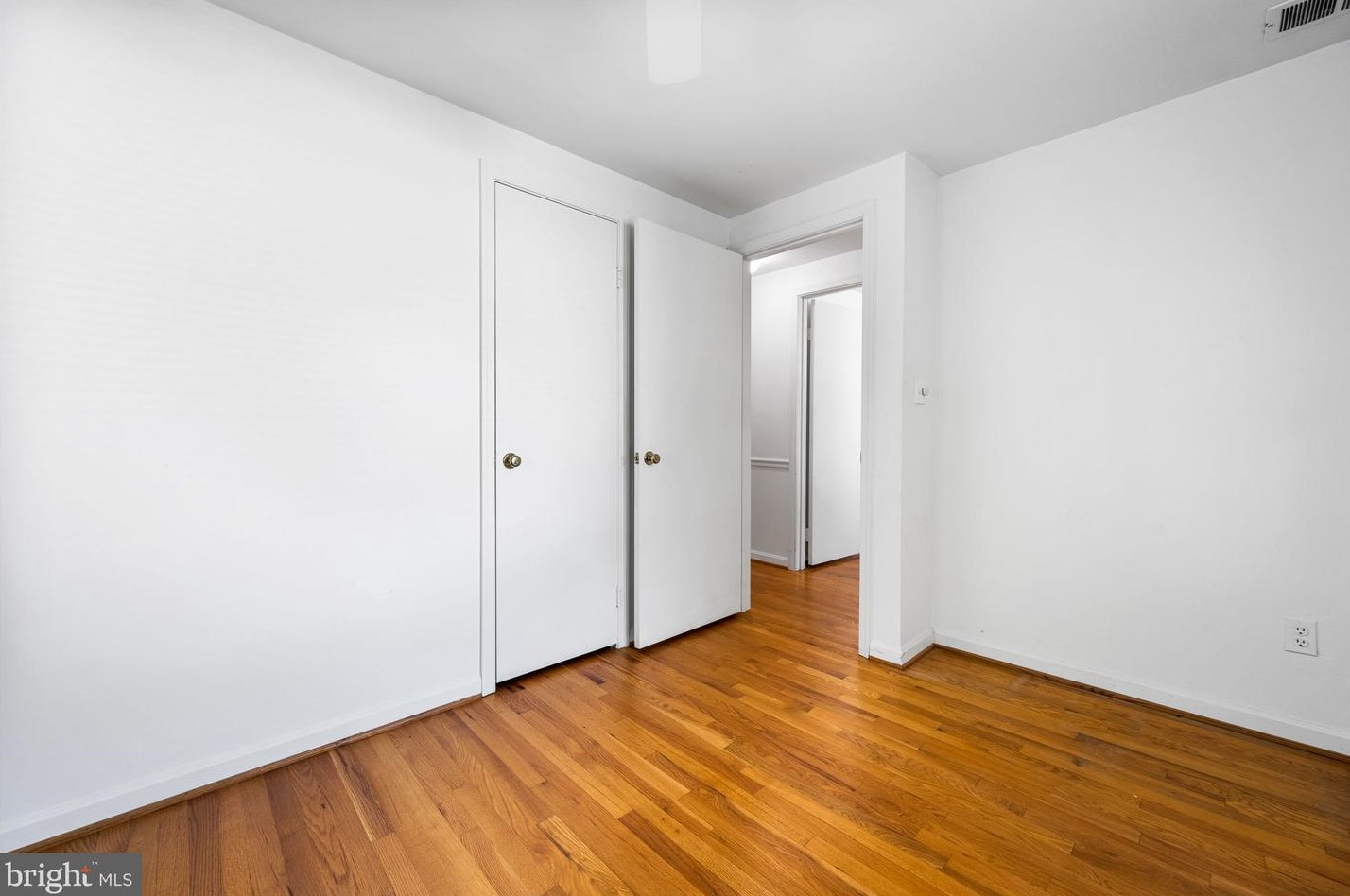 1216 Fallsmead Way, Rockville MD 20854-5549 exterior