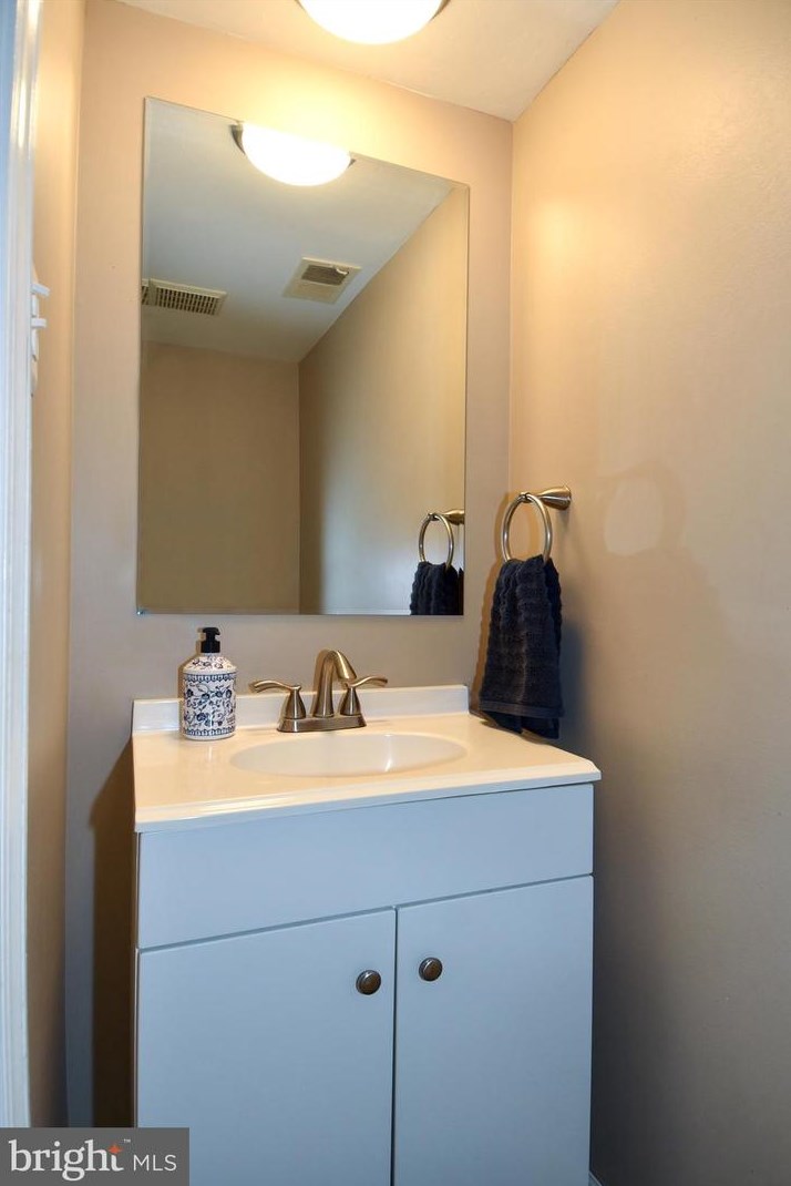 9308 Frostburg Way, Gaithersburg MD 20886-1450 exterior