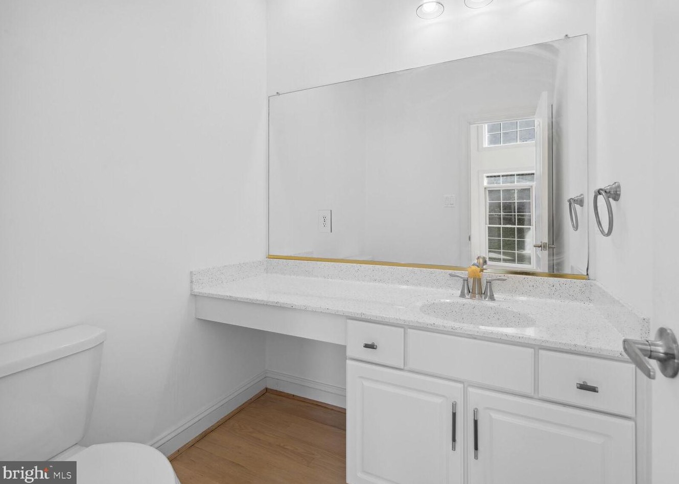 9909 Bald Cypress Dr, Rockville MD 20850-5412 exterior