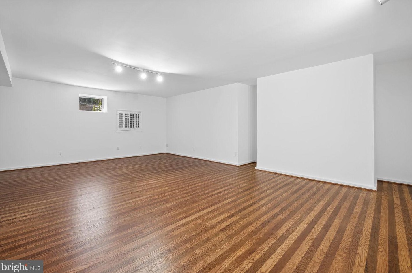 9909 Bald Cypress Dr, Rockville MD 20850-5412 exterior