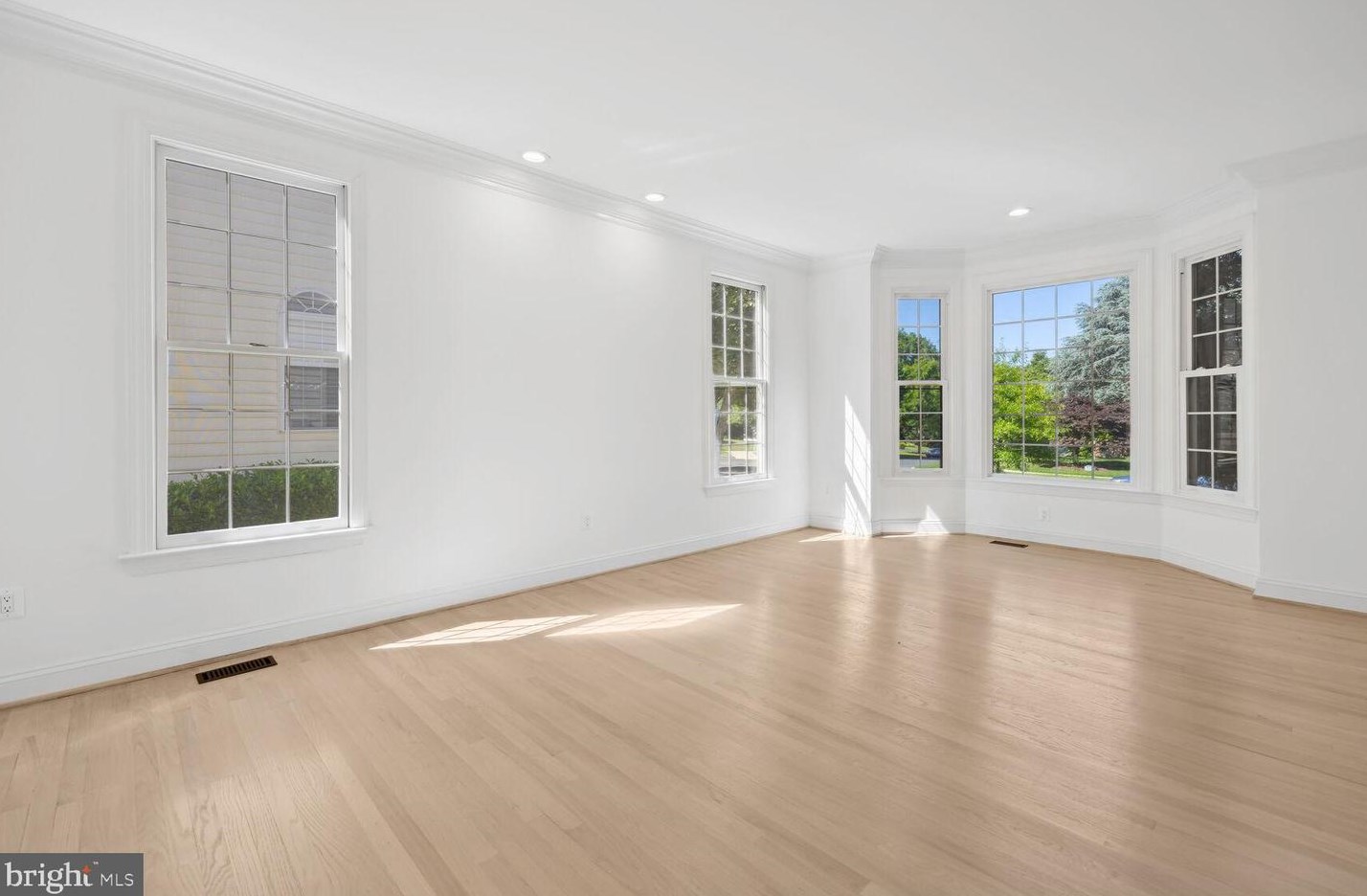 9909 Bald Cypress Dr, Rockville MD 20850-5412 exterior