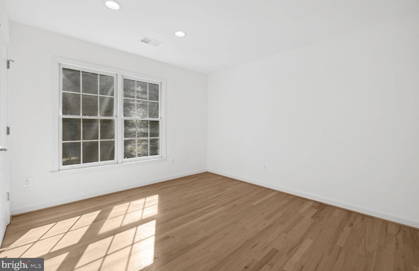 9909 Bald Cypress Dr, Rockville MD 20850-5412 exterior