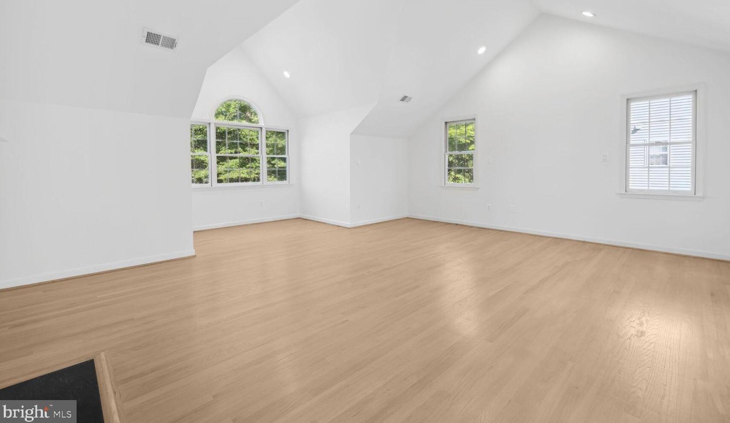 9909 Bald Cypress Dr, Rockville MD 20850-5412 exterior