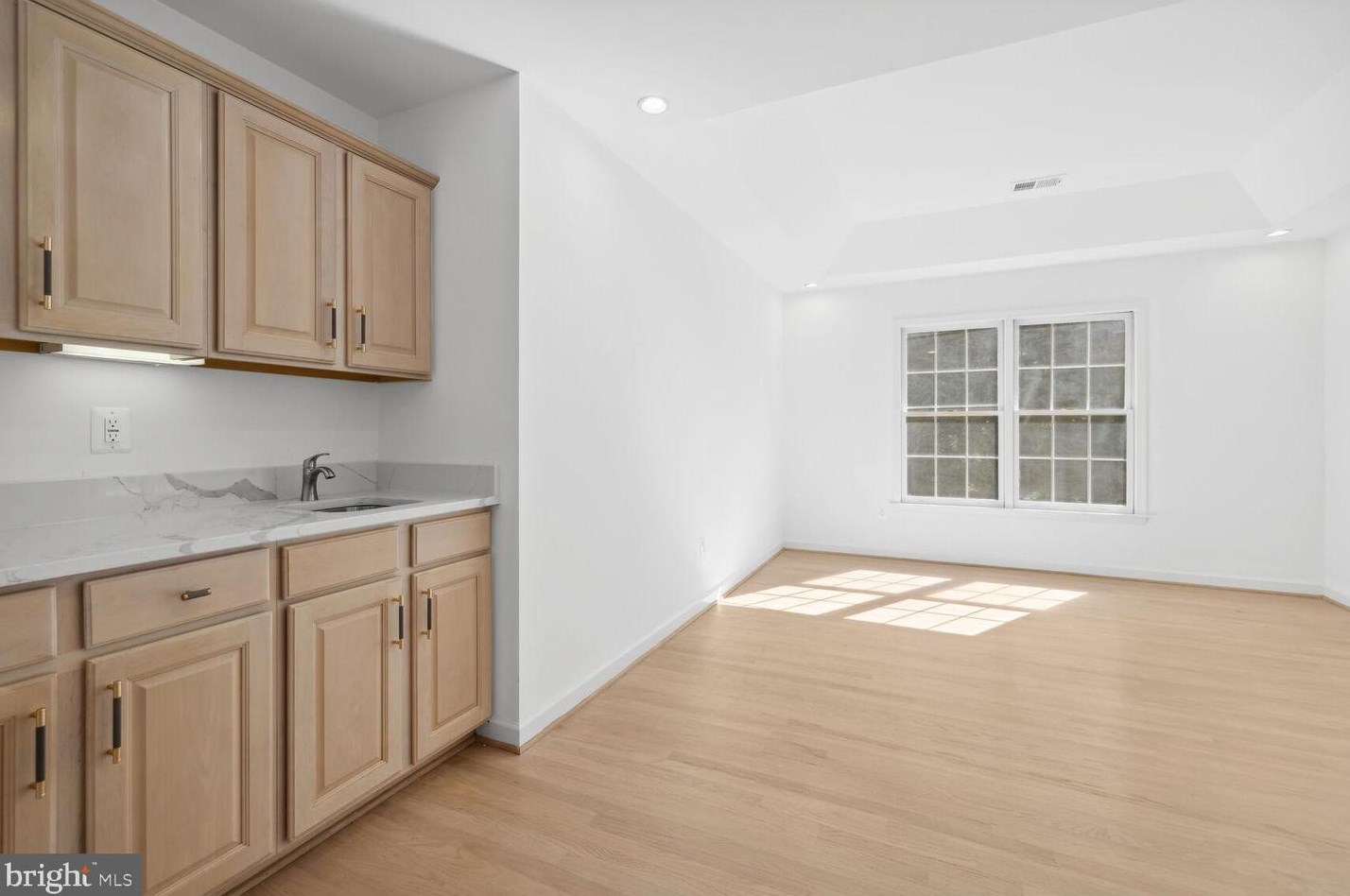 9909 Bald Cypress Dr, Rockville MD 20850-5412 exterior